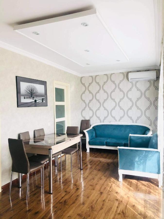 Apartment Near The Sea Batumi Esterno foto