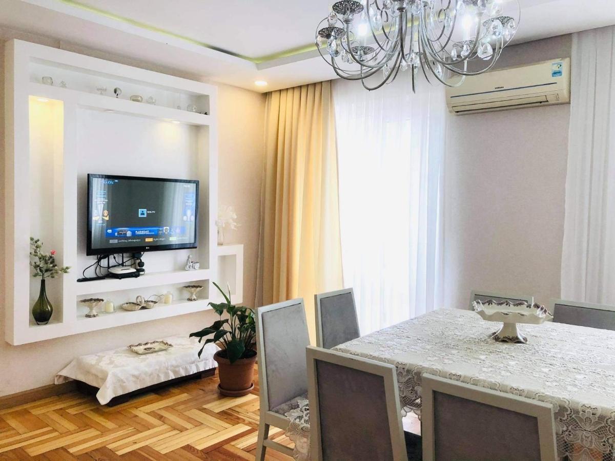 Apartment Near The Sea Batumi Esterno foto