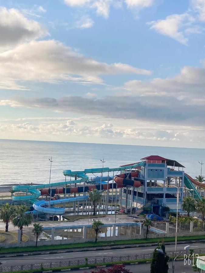 Apartment Near The Sea Batumi Esterno foto