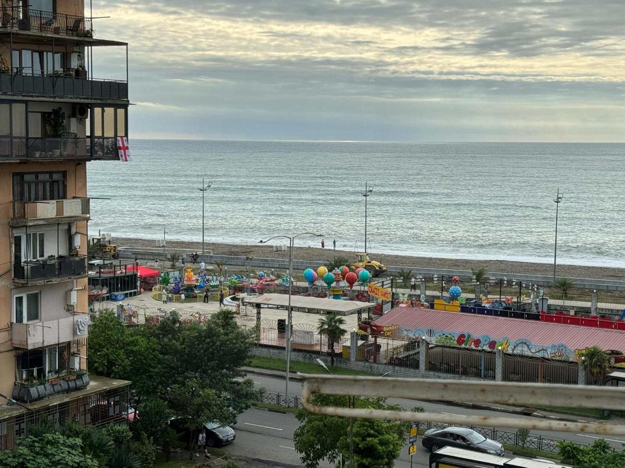 Apartment Near The Sea Batumi Esterno foto
